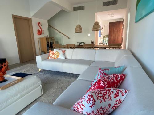 Al-Fujairah Villa | The White villa