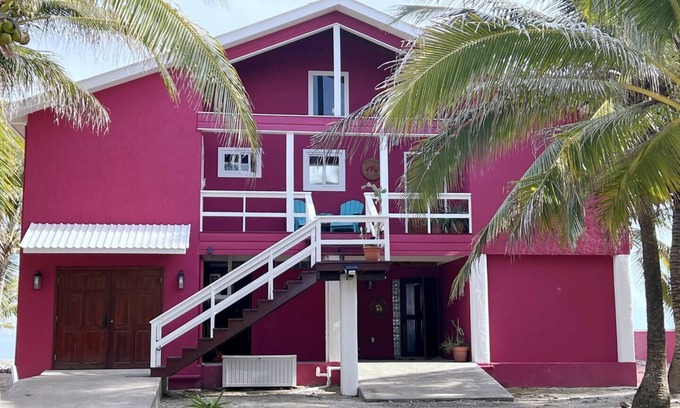 Isla de Utila House | The Whole Hibiscus - Pool & Ocean Front!