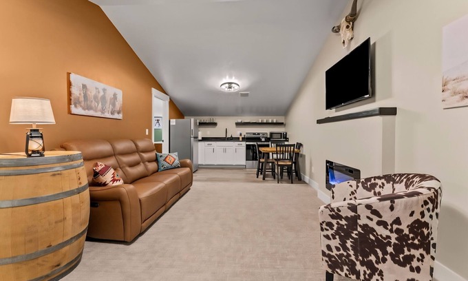 Blackfoot Apartment | The Wild West Getaway-Blackfoot