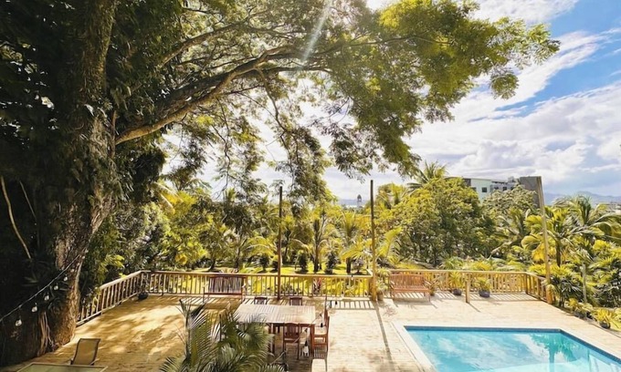 Suva House | *The Williamson House with Pool - Domain