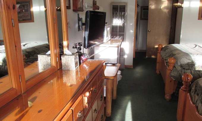 Crescent Hotel | The Woodsman Country Lodge