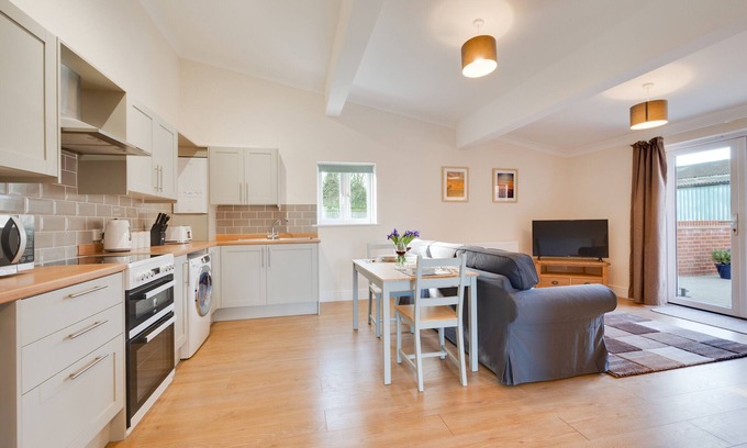 Norwich House | The Workshop - One Bedroom House, Sleeps 2