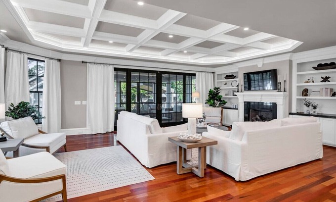 Earlewood House | The Wren | 2 BR 2.5 BA | Newly Renovated w/Hot Tub