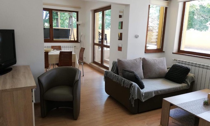 Stara Zagora Apartment | The Yellow House