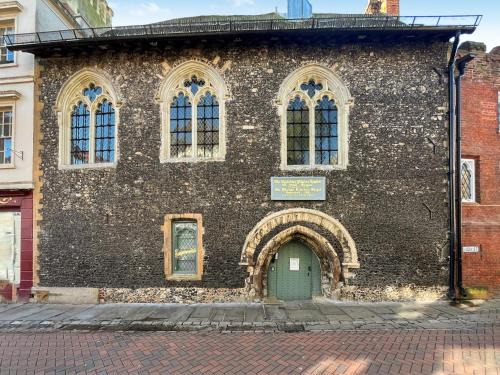 Canterbury Apartment | The Yeomans Cottage, Eastbridge Hospital