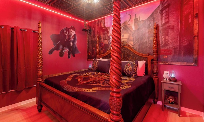 Highgate Park House | Thematic house w/Game Room/PVT Pool and SPA 23021