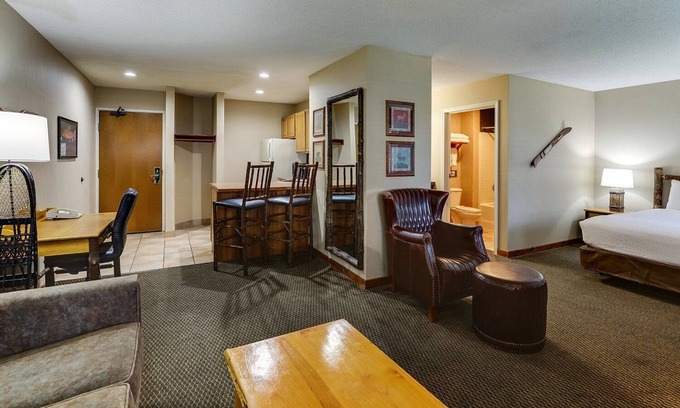 Peoria Hotel | Theme Suite w Kitchenette & Dry Bar! Stoney Creek Peoria | 2 Units