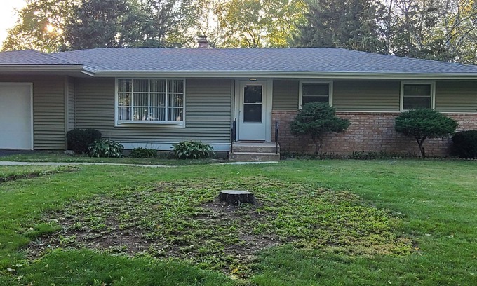 Rockford House | This 4 BR Home With A Great Game Room Is Located Close To Shopping And Dining