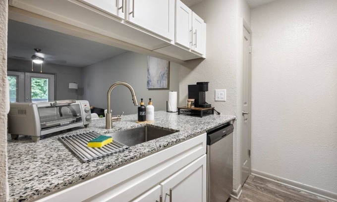 Chapel Hill Apartment | This apartment is a 2 bedroom(s), 2 bathrooms, located in Carrboro, NC.