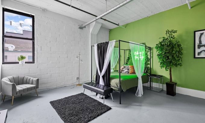 Downtown West Apartment | This apartment is a 2 bedroom(s), 1 bathrooms, located in St. Louis, MO.