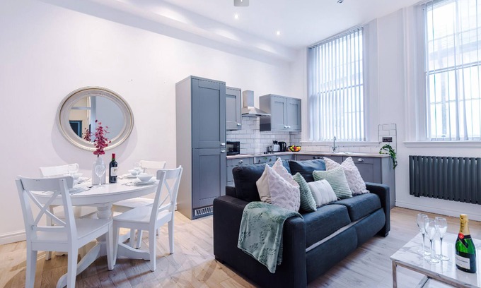 Liverpool City Centre Apartment | This apartment is a 2 bedroom(s), 1 bathrooms, located in Liverpool, .