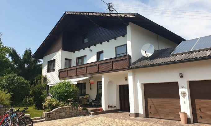 Vorchdorf House | This apartment is located in the Alps next to the ski slopes and mountain lakes.