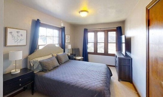 Indianapolis Apartment | This apartment is a 1 bedroom(s), 1 bathrooms, located in Indianapolis, IN.