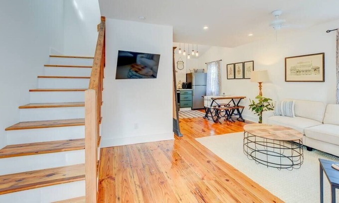 Westside Cottage | This cottage is a 1 bedroom(s), 1.5 bathrooms, located in Charleston, SC.