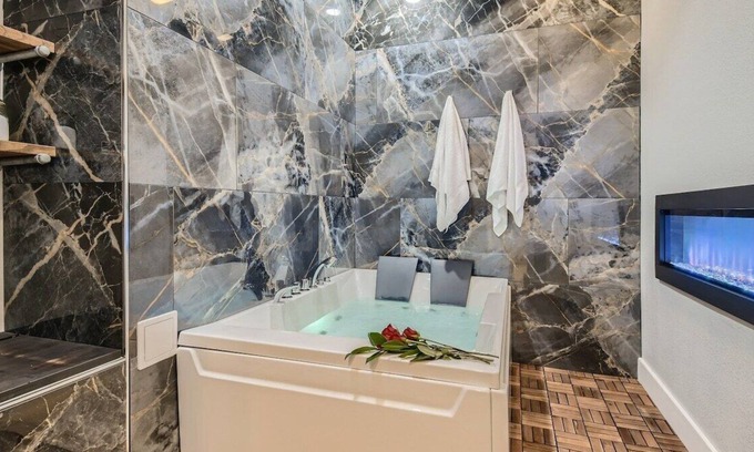 Twin Lakes Apartment | This guest suite is a 2 bedroom(s), 2 bathrooms, located in Denver, CO.