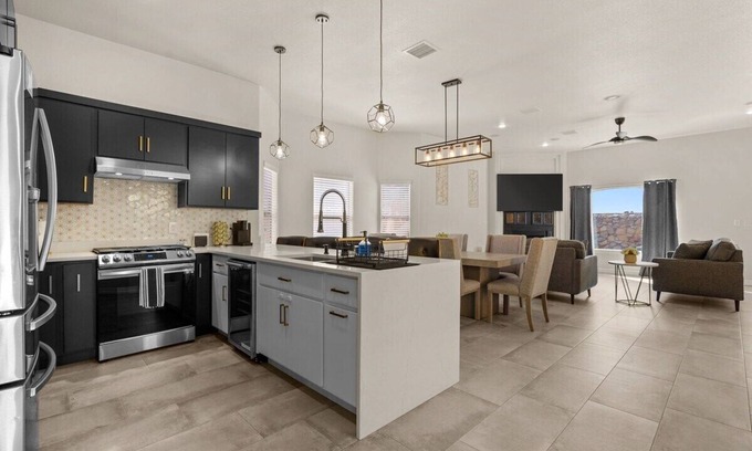 Biggs Field House | This home is stylish and filled with every ammenity