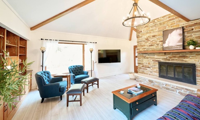 Sheridan House | This house is a 3 bedroom(s), 2 bathrooms, located in Sheridan, WY.