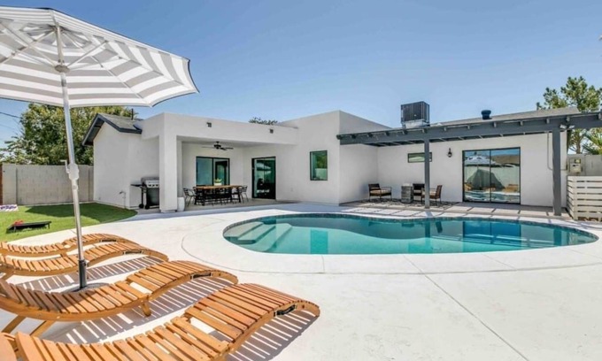 Scottsdale Estates Ten House | This house is a 4 bedroom(s), 3 bathrooms, located in Scottsdale, AZ.