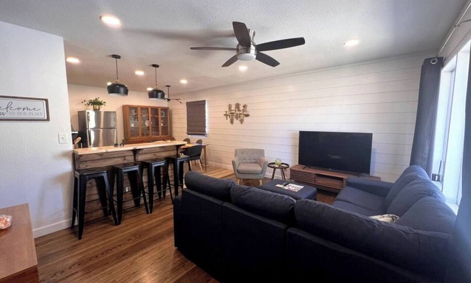 Wichita House | This house is a 4 bedroom(s), 2 bathrooms, located in Wichita, KS.