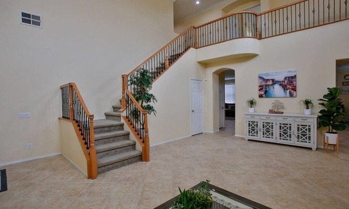 Eastvale House | This house is a 5 bedroom(s), 3 bathrooms, located in Eastvale , CA.