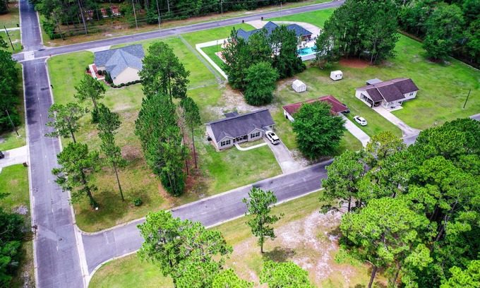 Waycross House | This is a 3 bedroom and 2 bath house located in a quiet neighborhood with love.