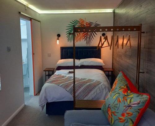 Claypole Apartment | Thistles -Private Entrance Studio