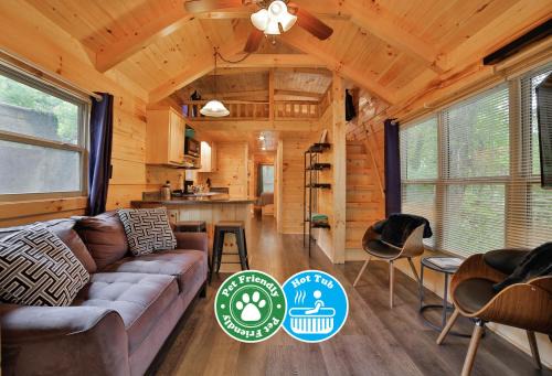 Lookout Valley Neighborhood Association House | Thomas Cabin Forest Tiny Cabin With Hot Tub