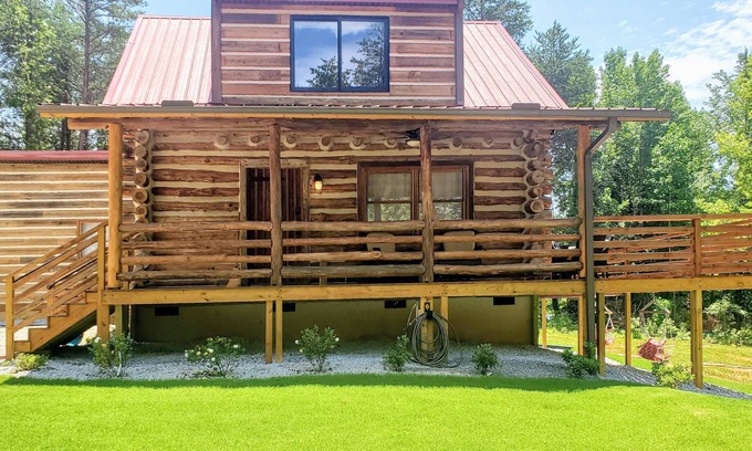 Pickens Cabin | Three Bears Cabin - Unique Four Bedroom Luxury Cabin with Hot Tub!