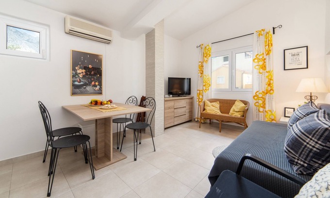 Baska Voda Apartment | Three bedroom apartment with terrace Baška Voda, Makarska (A-6707-c)
