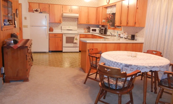 Alta Vista House | Three bedroom fully furnished home in small-town Northeast Iowa