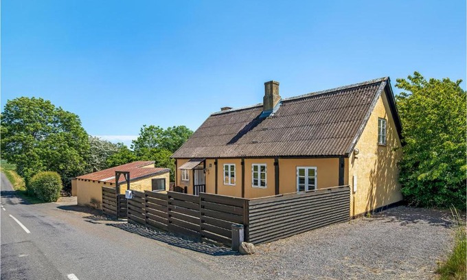 Klemensker House | Three-Bedroom Holiday Home In Klemensker