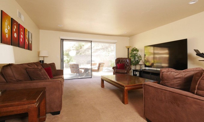 University City House | Three King Beds, Two Large Desks and a Gourmet Kitchen near La Jolla