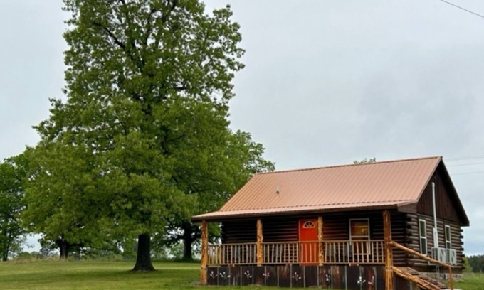 Jasper Cabin | Three Oaks Cabin - A Log Cabin Just 3 Miles East of Jasper on Hwy 74E