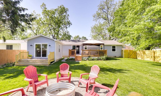 Three Oaks House | Three Oaks Home with Guest House - 8 Mi to Beach!