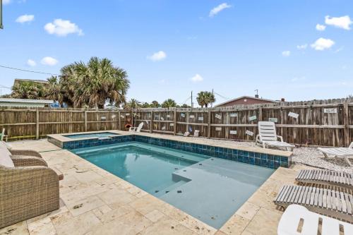 Seabreeze Park House | Three Oars Beach Surf Shack Pool OceanView Game Room