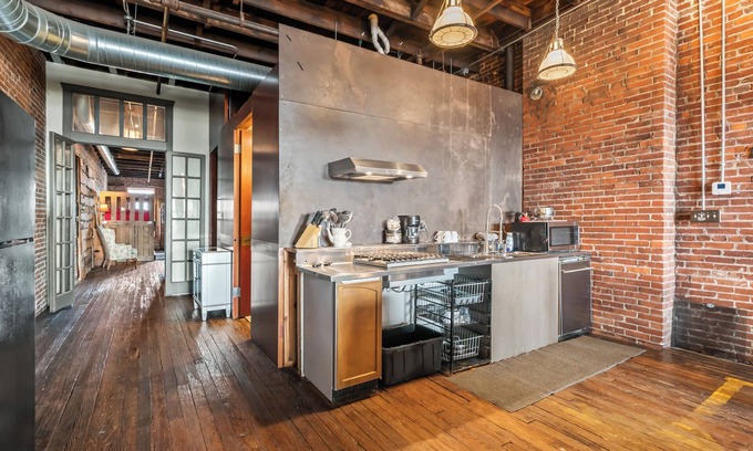 Downtown St. Louis Hotel | Three Rivers Inn at Jordan's Warehouse