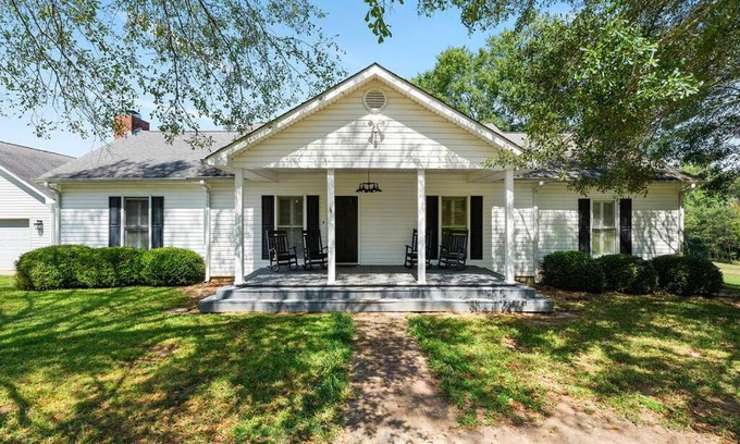 Chattahoochee Hills House | Three Silos Farm -Chatt Hills (NEW & Pet Friendly)