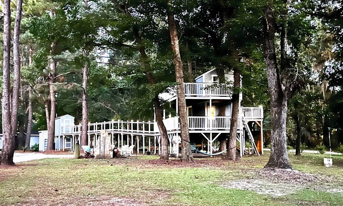 South Carolina Lowcountry Cottage | Three Story Treehouse Cottage Near Beach