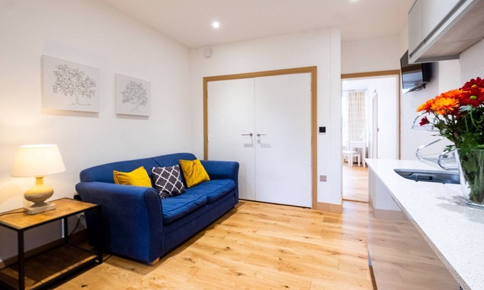 Pettistree Cottage | Three Tuns Apartments - Ash - sleeps 2 guests in 1 bedroom