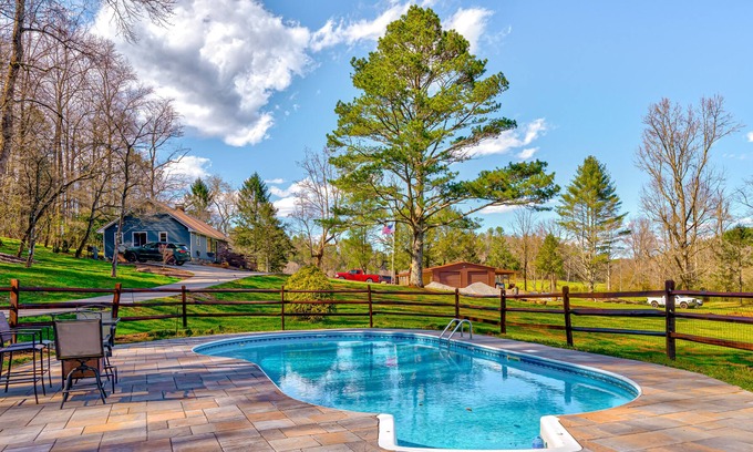 Ellijay Cabin | Three wonderful cabins on the river with pool, hot tub, fishings, & waterfall