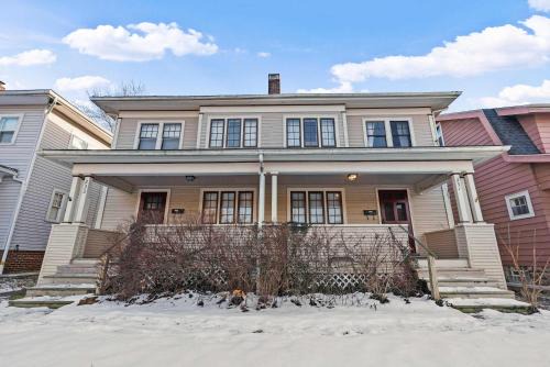 Clintonville House | Tibet Twins Suites For 12