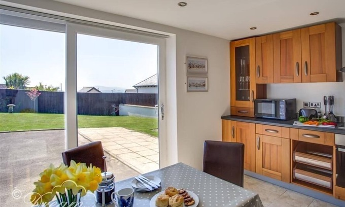 Weymouth Cottage | TIDES CORNER, pet friendly, country holiday cottage in Bowleaze