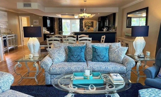 Tierra Verde Condo | Tierra Palms - Pool View, Garage, Nearby Beaches