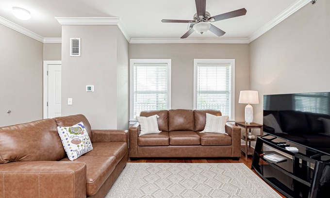 Highlands - Perkins Condo | Tiger Tailgate Retreat – Walk to LSU Stadium & Campus Fun!