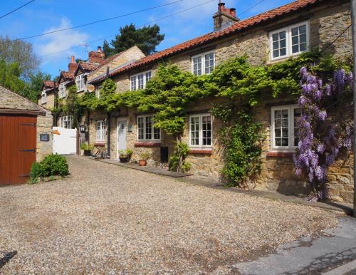 West Heslerton House | Tillers Cottage