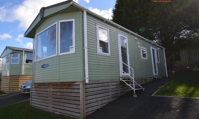 Fence Resort | Tim's Getaways Super Caravan A2, Todber Valley Caravan Park