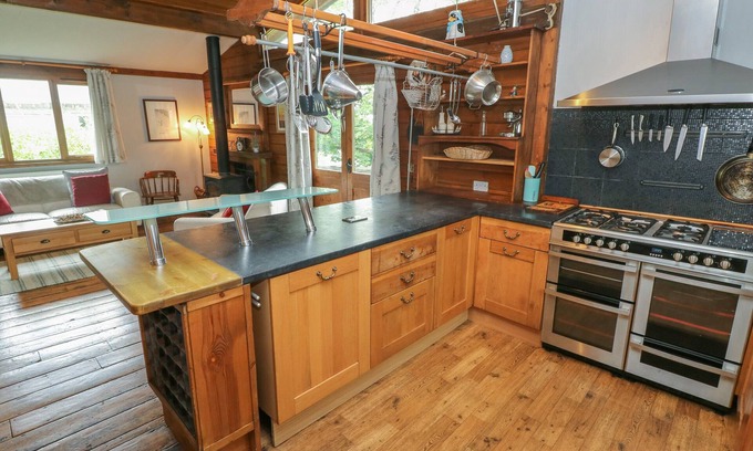 Cosheston Cottage | Timbertwig Lodge