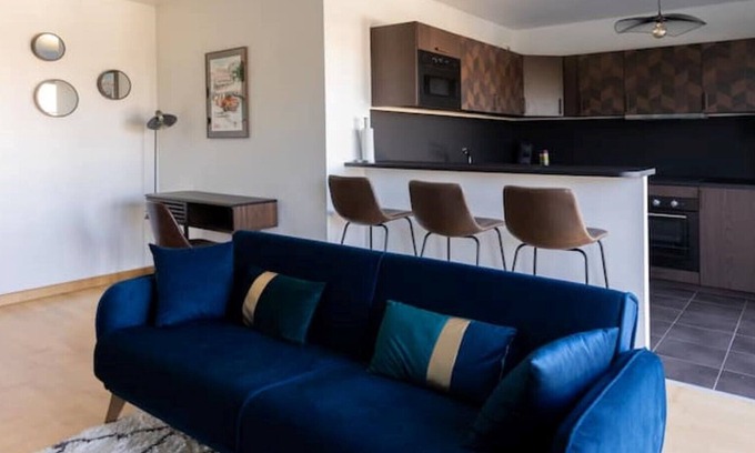 Coutures Apartment | Timeless Memories with free parking