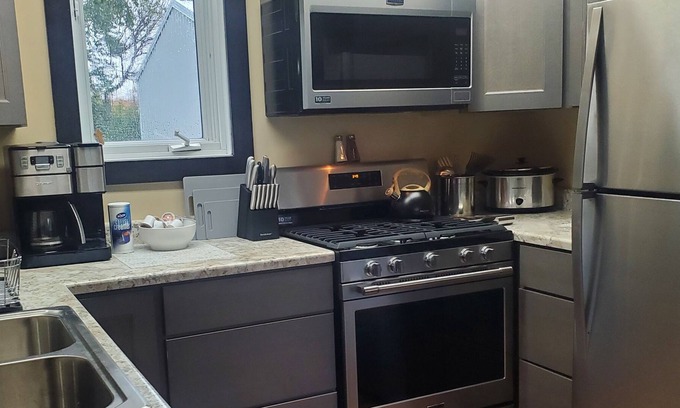 Prairie County House | Tin-Can Cabin is a cozy get-away destination for hunting or small town ventures