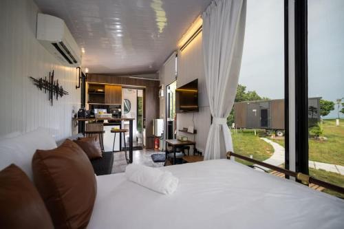 Singapore House | Tiny Away Escape at Lazarus - 1960